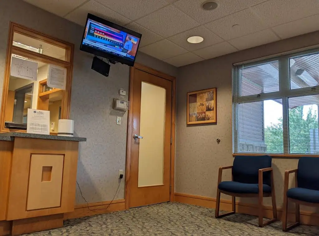 Aaron T Roan DMD and Associates - Professional dental clinic exterior with modern facilities