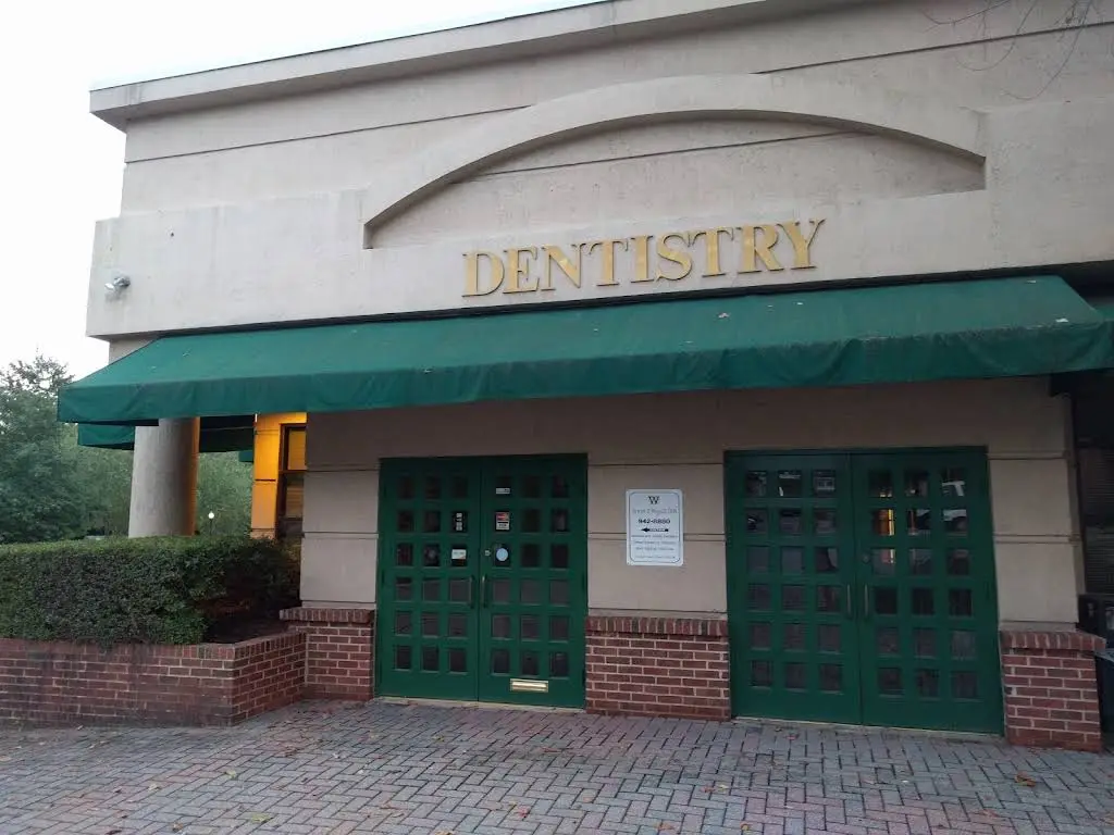 Stewart P. Wignall DDS, PA - Professional dental clinic exterior with modern facilities