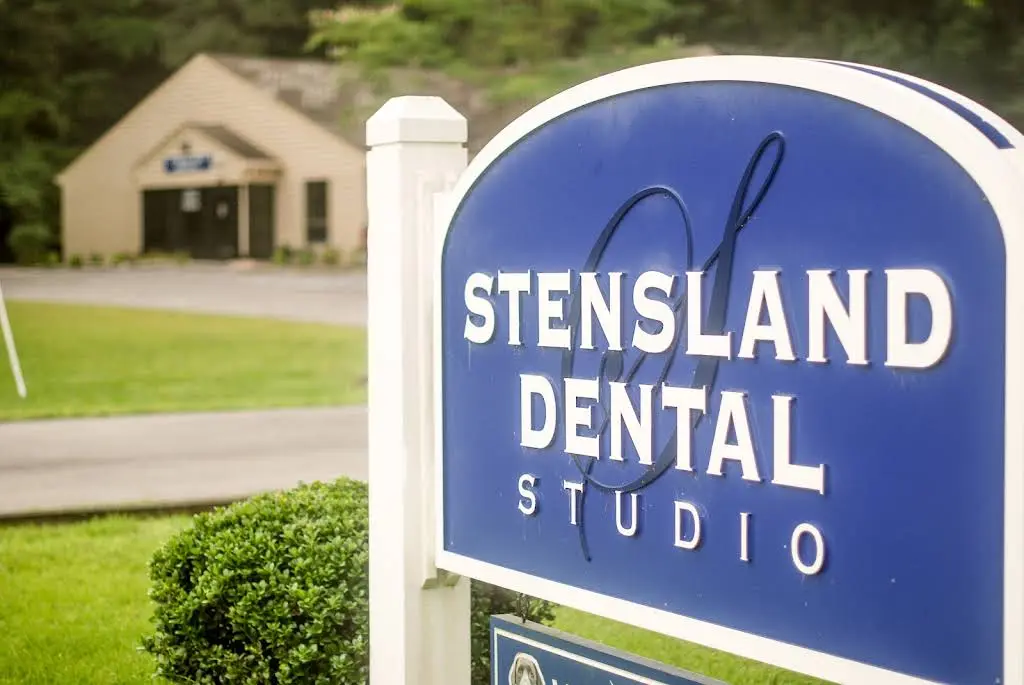 Stensland Dental Studio - Professional dental clinic exterior with modern facilities