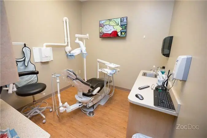 Elite Smiles - Professional dental clinic exterior with modern facilities