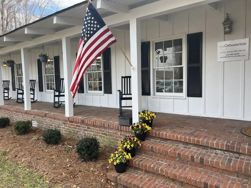 MyOrthodontist Washington - Professional dental clinic exterior with modern facilities