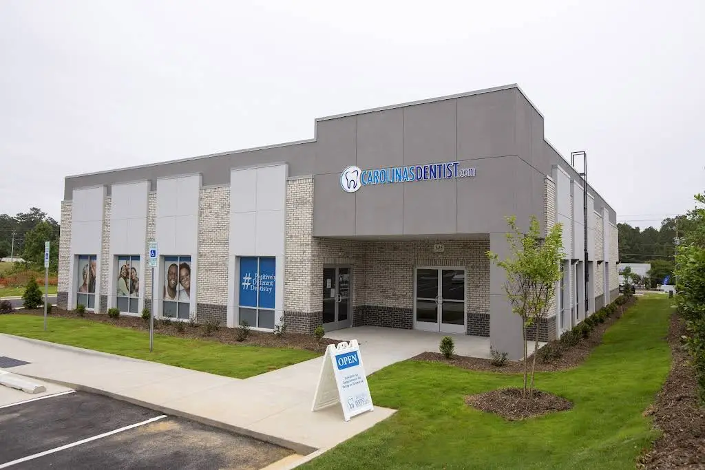 CarolinasDentist - Professional dental clinic exterior with modern facilities