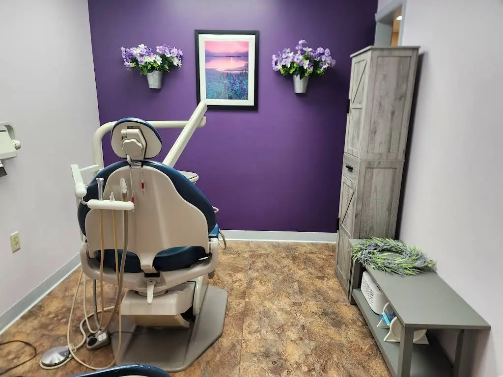 Friendly Smiles of Solomons: Ashleigh Friend, DDS - Professional dental clinic exterior with modern facilities