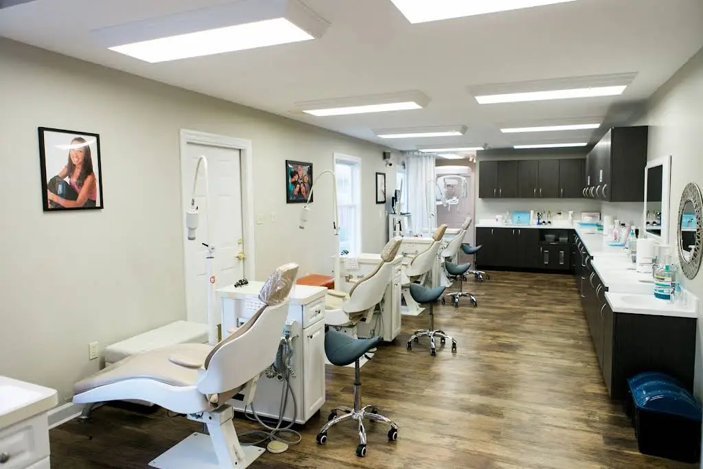 Beecroft Orthodontics - Fredericksburg - Professional dental clinic exterior with modern facilities
