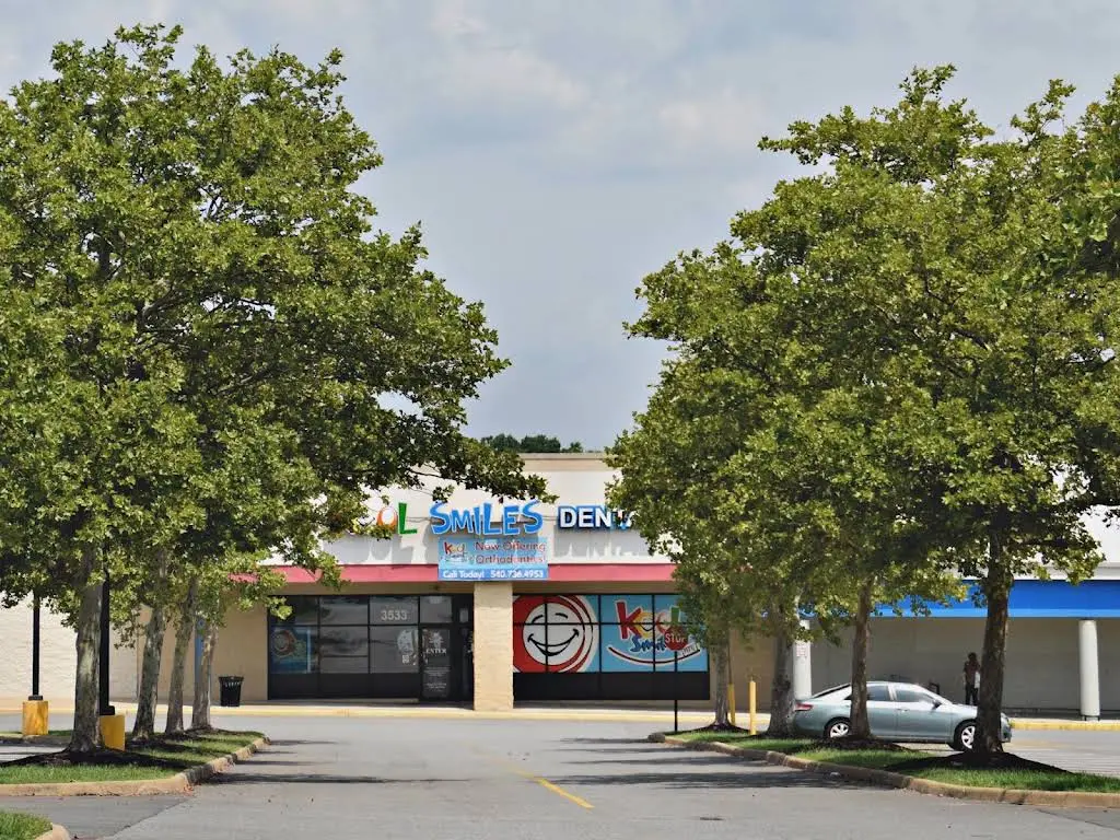 Kool Smiles Dentist - Professional dental clinic exterior with modern facilities