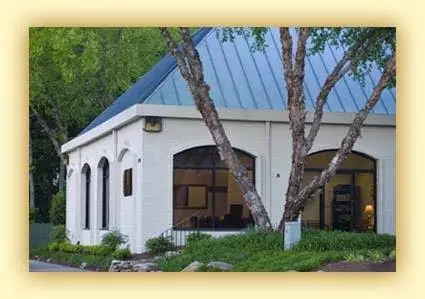 Bussey Endodontics - Professional dental clinic exterior with modern facilities