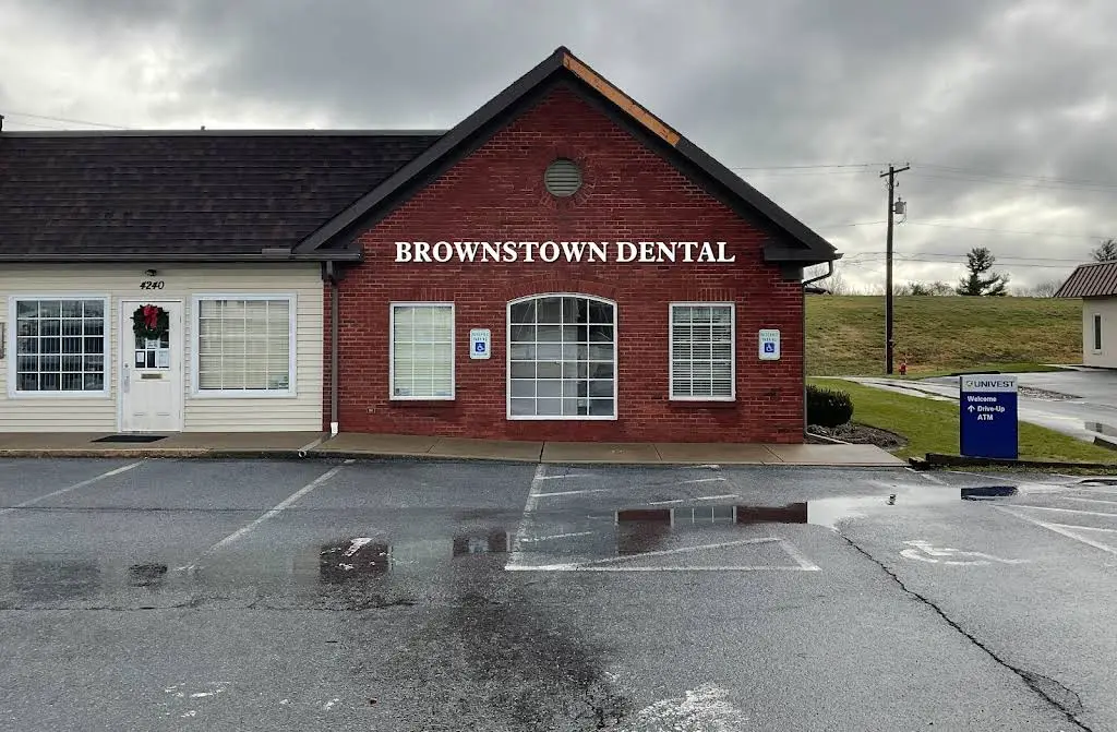 Brownstown Dental - Professional dental clinic exterior with modern facilities