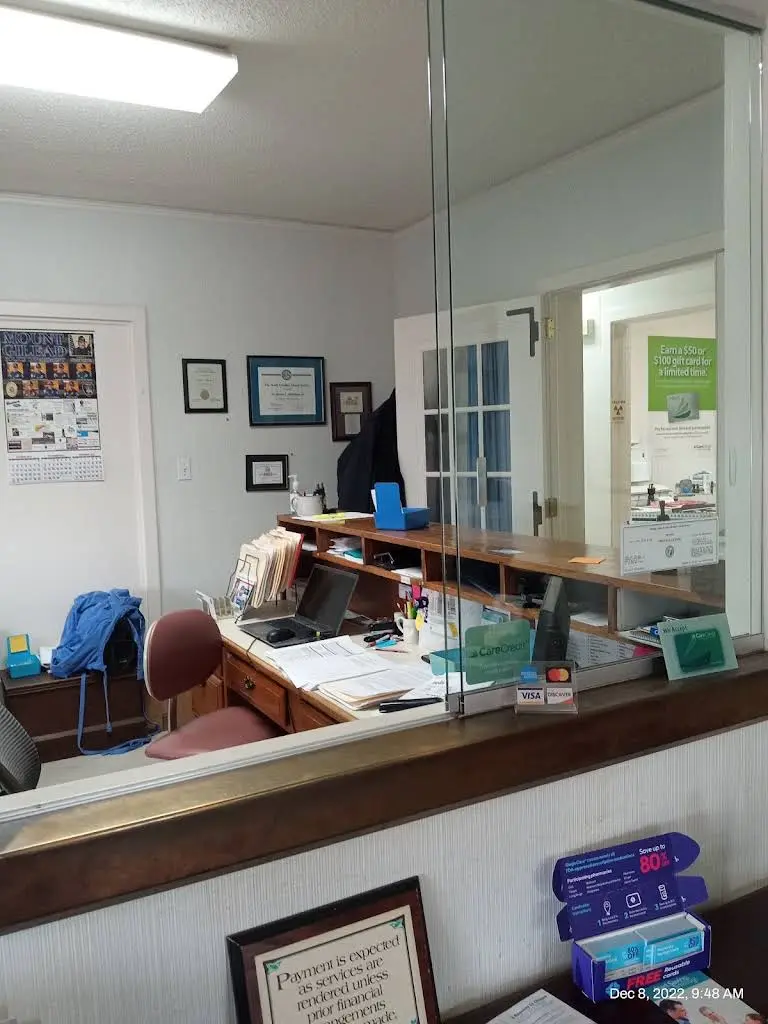Johnny L McKinnon Jr, DDS, PA - Professional dental clinic exterior with modern facilities
