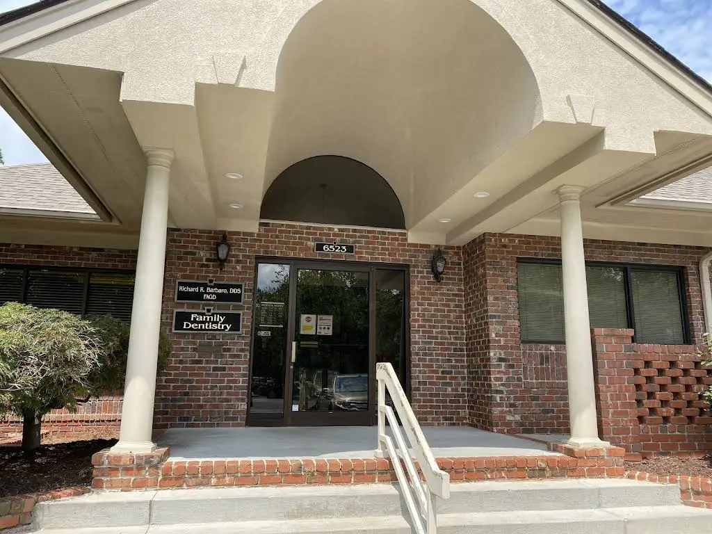 Richard R Barbaro & Associates - Professional dental clinic exterior with modern facilities
