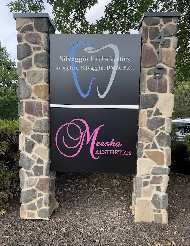 SILVAGGIO ENDODONTICS - Professional dental clinic exterior with modern facilities
