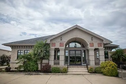 PINE VALLEY FAMILY DENTISTRY - Professional dental clinic exterior with modern facilities