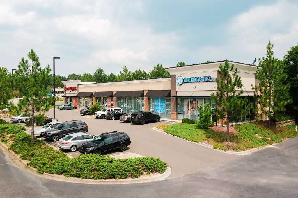 CarolinasDentist - Professional dental clinic exterior with modern facilities
