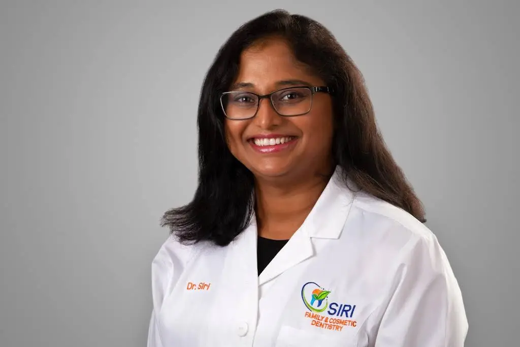 Siri Family & Cosmetic Dentistry - Professional dental clinic exterior with modern facilities