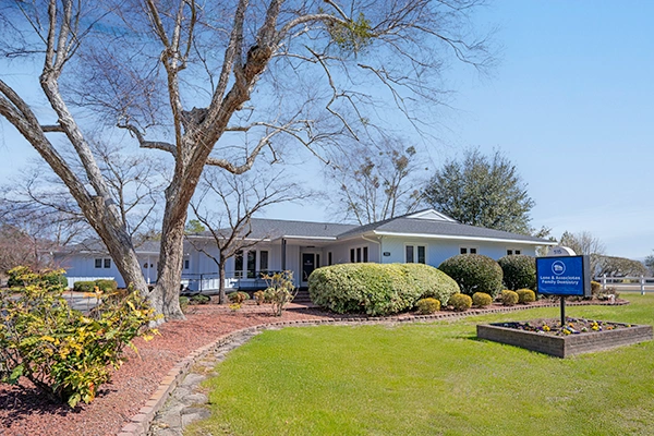 Lane & Associates Family Dentistry - La Grange - Professional dental clinic exterior with modern facilities