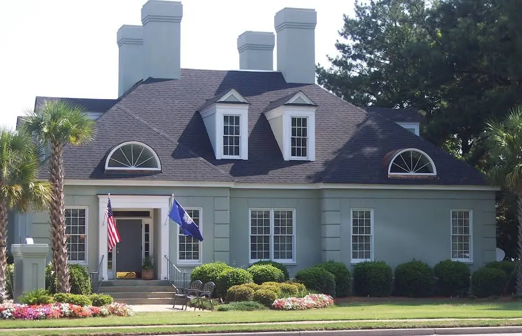 Arazie Orthodontics - Professional dental clinic exterior with modern facilities