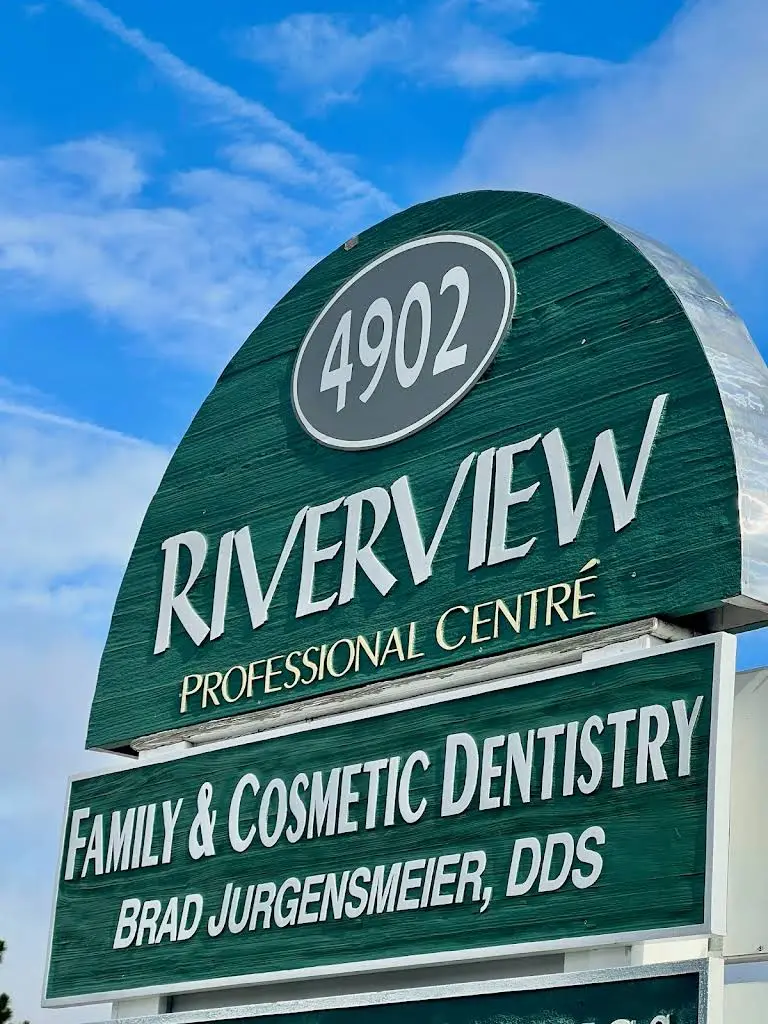 Riverview Dental - Professional dental clinic exterior with modern facilities