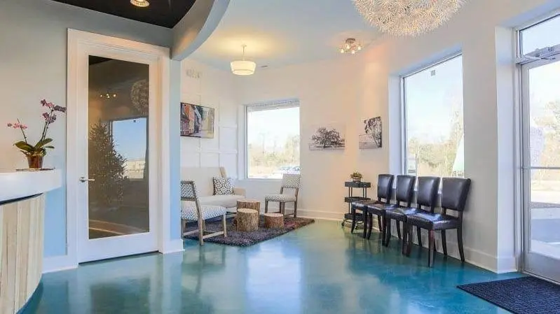 Seaside Family & Cosmetic Dentistry: Lauren Francis, DMD - Professional dental clinic exterior with modern facilities