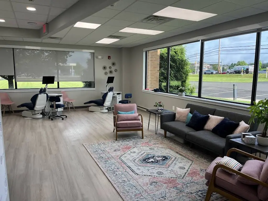 Quaker Pointe Orthodontics - Professional dental clinic exterior with modern facilities