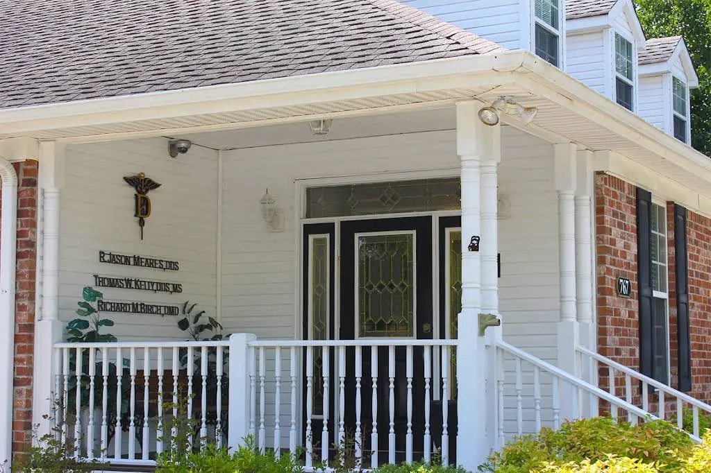 Carolina Dental Center - Professional dental clinic exterior with modern facilities