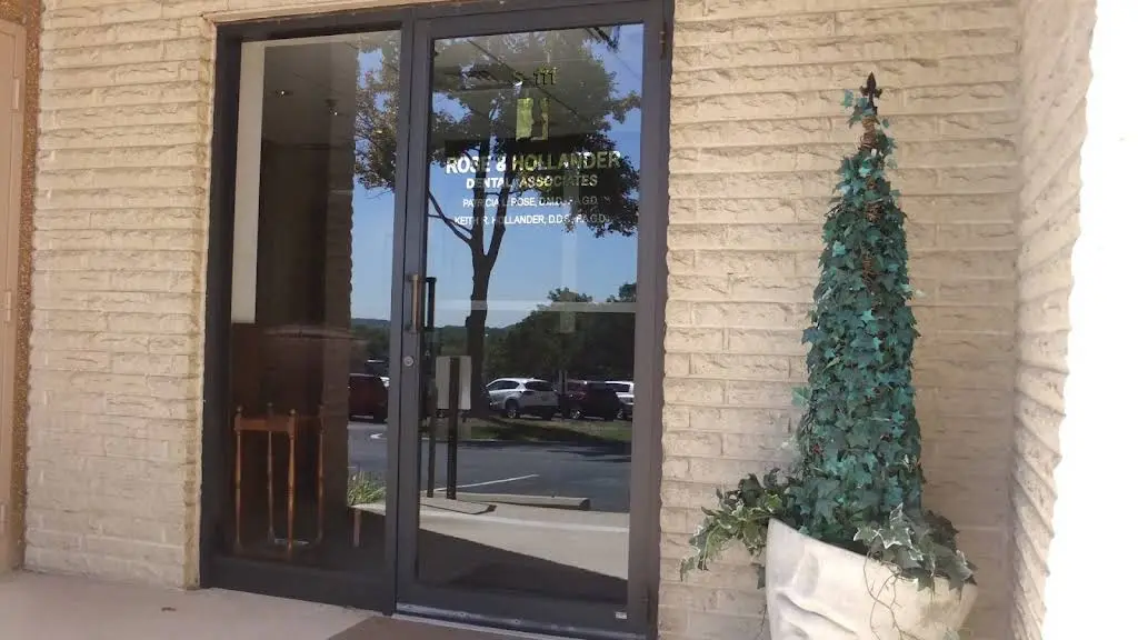 Rose & Hollander Dental Associates - Professional dental clinic exterior with modern facilities
