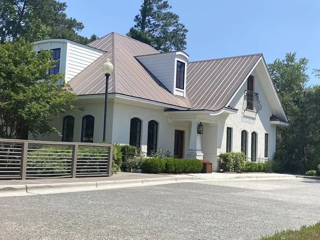 Stephanie Gray Hackney, DDS, PA - Professional dental clinic exterior with modern facilities