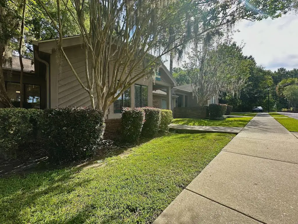 Magical Smiles - L. Craig Alford, D.M.D. - Professional dental clinic exterior with modern facilities
