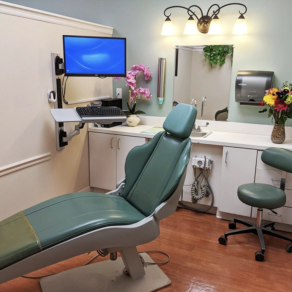 Kellyn Hodges Orthodontics - Professional dental clinic exterior with modern facilities