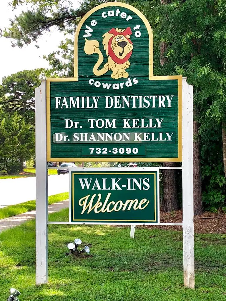Dr. Tom Kelly, DDS & Dr. Shannon Kelly, DMD - Professional dental clinic exterior with modern facilities