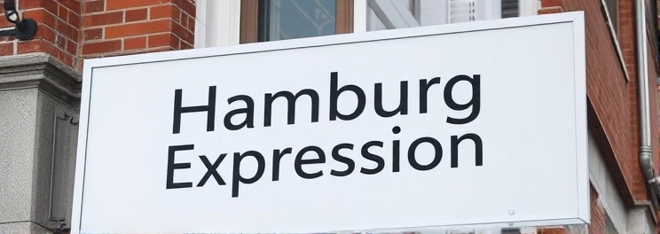 Hamburg Expressions - Professional dental clinic exterior with modern facilities