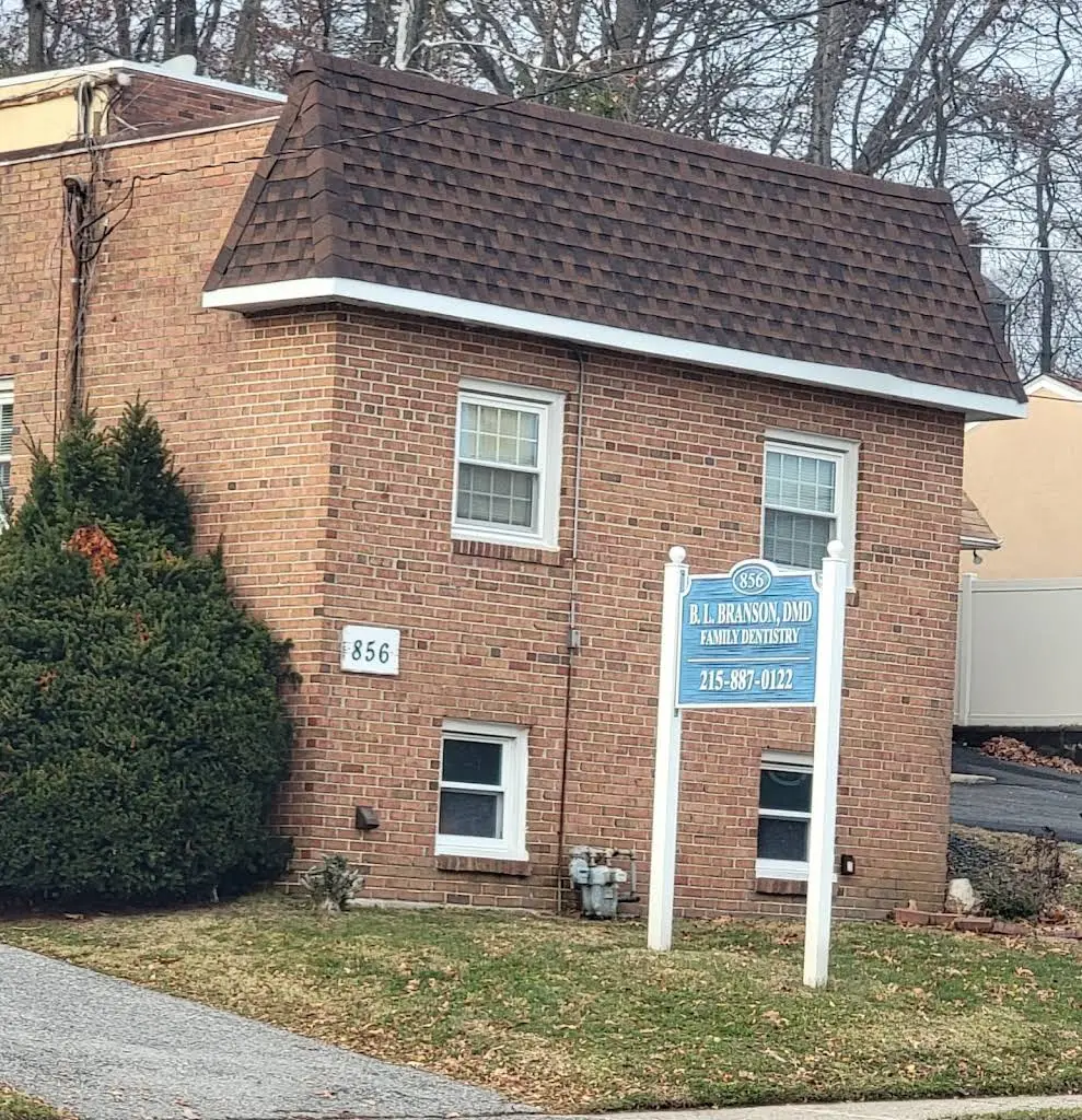 Brenda L. Branson DMD - Professional dental clinic exterior with modern facilities