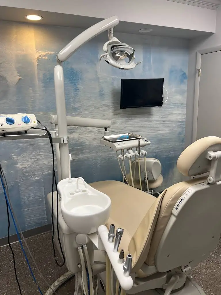 Canal Periodontal Partners - Professional dental clinic exterior with modern facilities