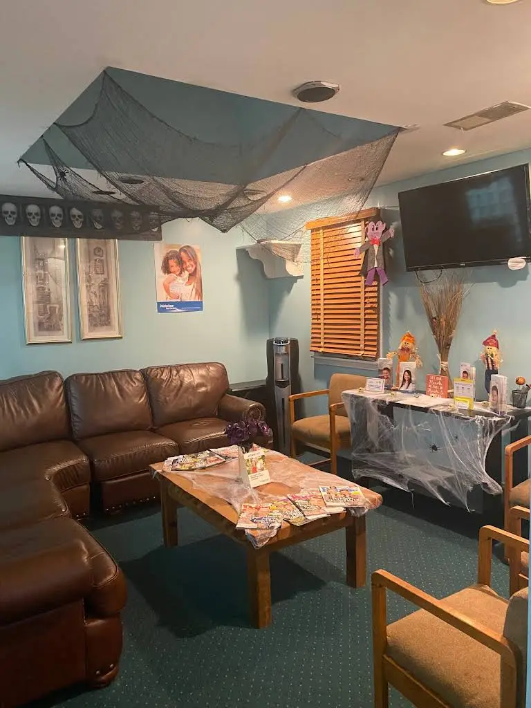 Bensalem Smiles 4 U - Professional dental clinic exterior with modern facilities