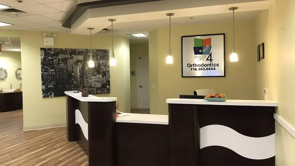 Smiles 4 Life Orthodontics - Professional dental clinic exterior with modern facilities