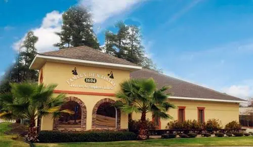 Summerhill Family and Cosmetics Dentistry - Professional dental clinic exterior with modern facilities
