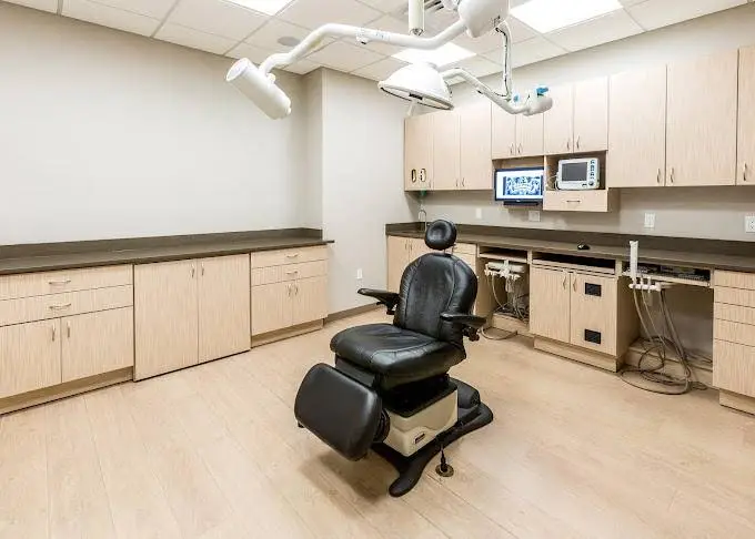 Leading Edge Oral Surgery Elmhurst - Professional dental clinic exterior with modern facilities