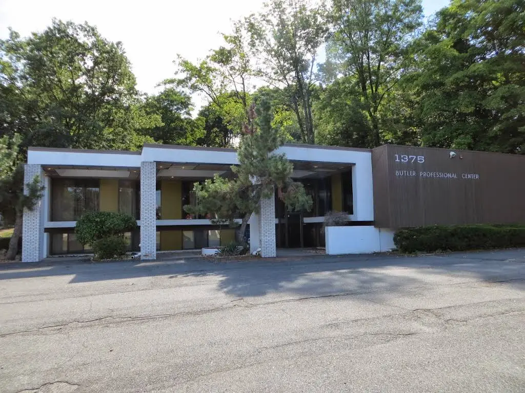 Dr. Rebecca Bae, DDS - Professional dental clinic exterior with modern facilities