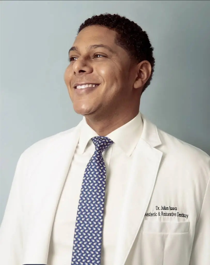 Manhattan Smiles Dental Studio - Professional dental clinic exterior with modern facilities