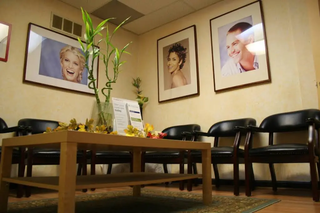 Hollywood Smile - Professional dental clinic exterior with modern facilities