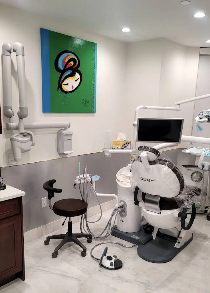 Lee Dental & Facial - Professional dental clinic exterior with modern facilities