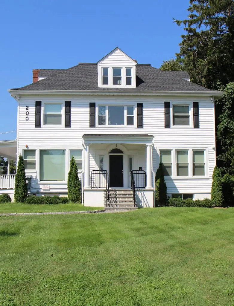 Red Bank Endodontics - Professional dental clinic exterior with modern facilities
