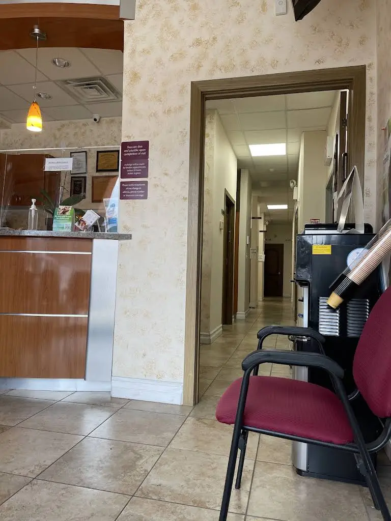 Kissena Plaza Dental - Professional dental clinic exterior with modern facilities