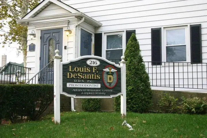 Louis F. DeSantis, DDS - Professional dental clinic exterior with modern facilities