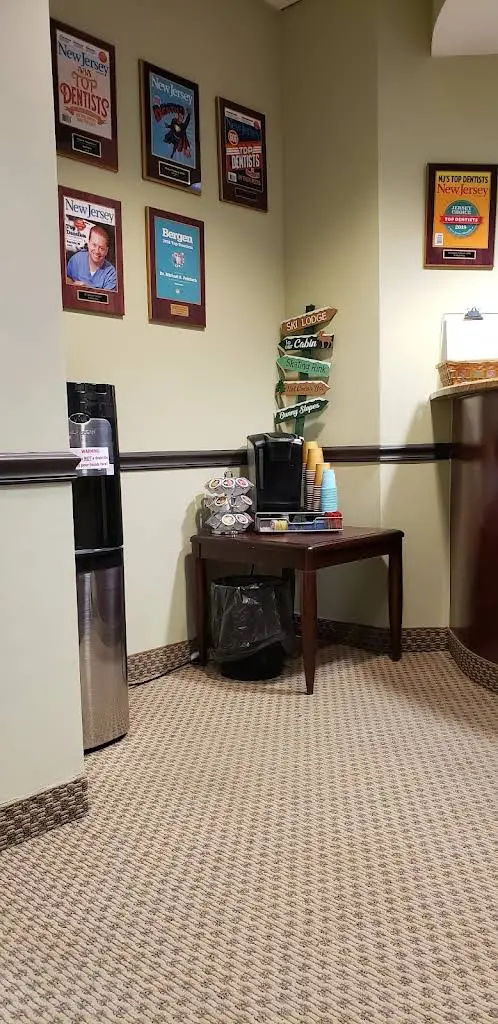 Endodontic Associates of Bergen County: Michael Feintuch DMD - Professional dental clinic exterior with modern facilities