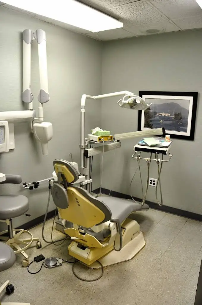 Lynbrook Family Dental: Jeffrey W. Fox, D.D.S. - Professional dental clinic exterior with modern facilities