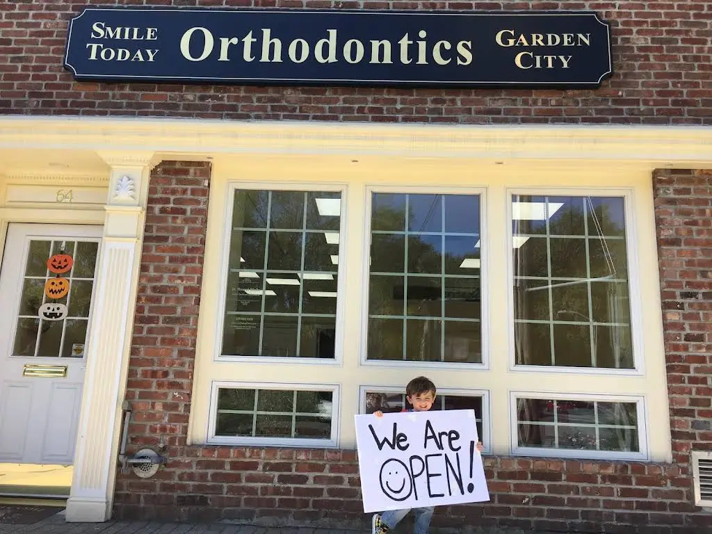 Smile Today Orthodontics - Professional dental clinic exterior with modern facilities