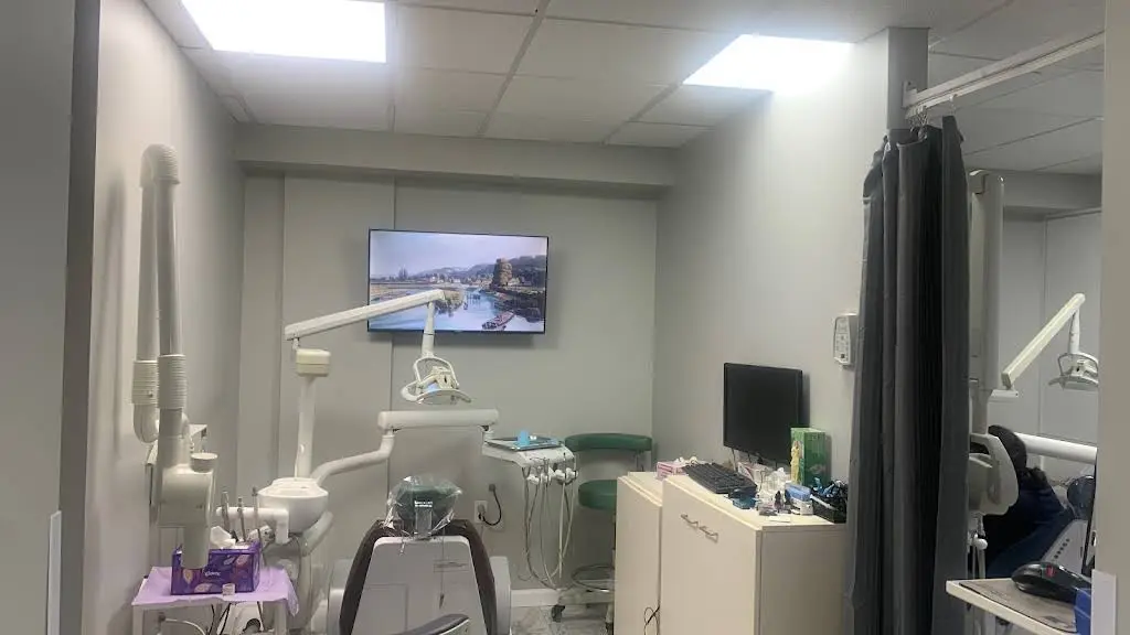 Accellent Dental PC - Professional dental clinic exterior with modern facilities