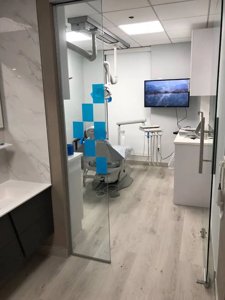 Hu Lin Orthodontics & Invisalign Center/胡林牙齿矫正及隐适美中心