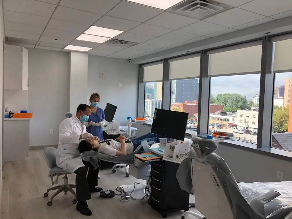 Hu Lin Orthodontics & Invisalign Center/胡林牙齿矫正及隐适美中心