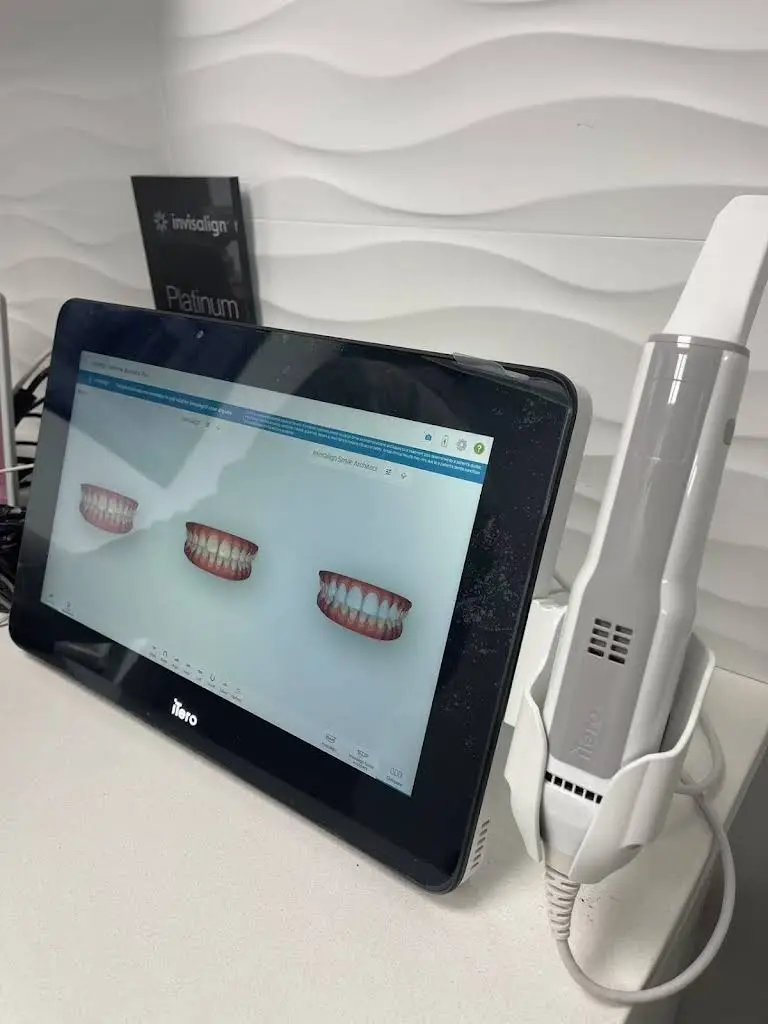 Hu Lin Orthodontics & Invisalign Center/胡林牙齿矫正及隐适美中心