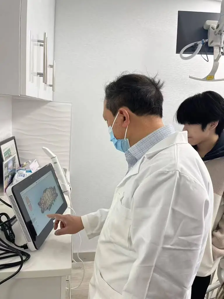 Hu Lin Orthodontics & Invisalign Center/胡林牙齿矫正及隐适美中心